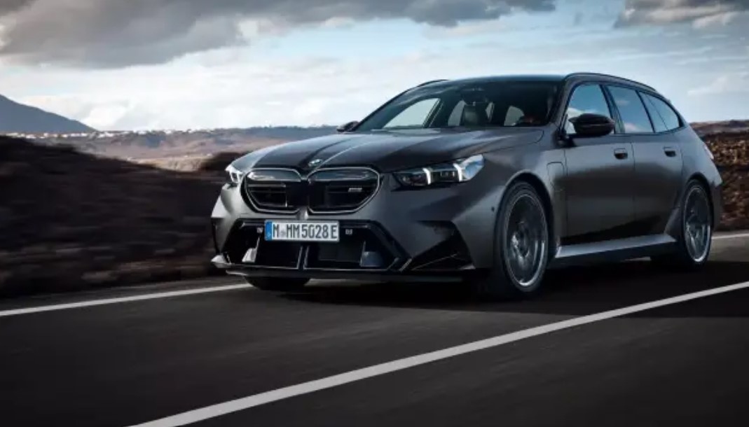 BMW възроди духа на наточените комбита с представянето на новото