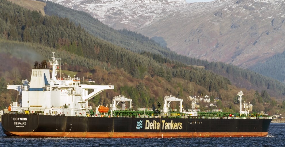 Екипажът на плаващия под гръцки флаг танкер Сунион който беше