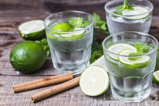 Студените напитки с много лед са често разпространено средство за