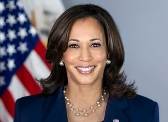 Демократката Камала Харис води пред републиканеца Доналд Тръмп с 45