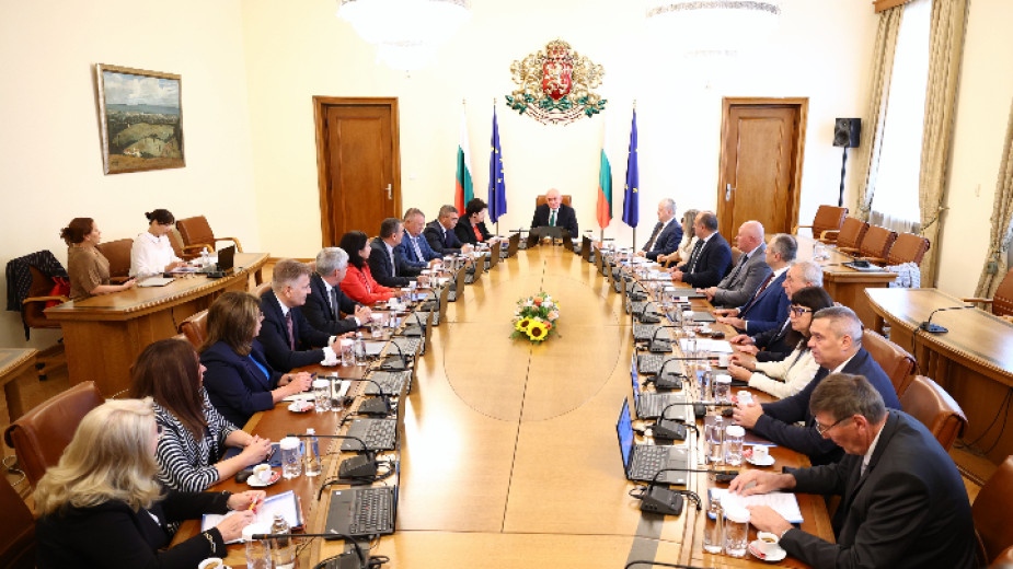 Гарантирам че ще бъдем равноотдалечени от всички политически сили Това