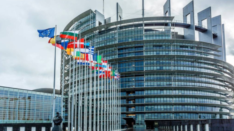 Екатерина Захариева и Юлиан Попов са българските кандидатури за роден