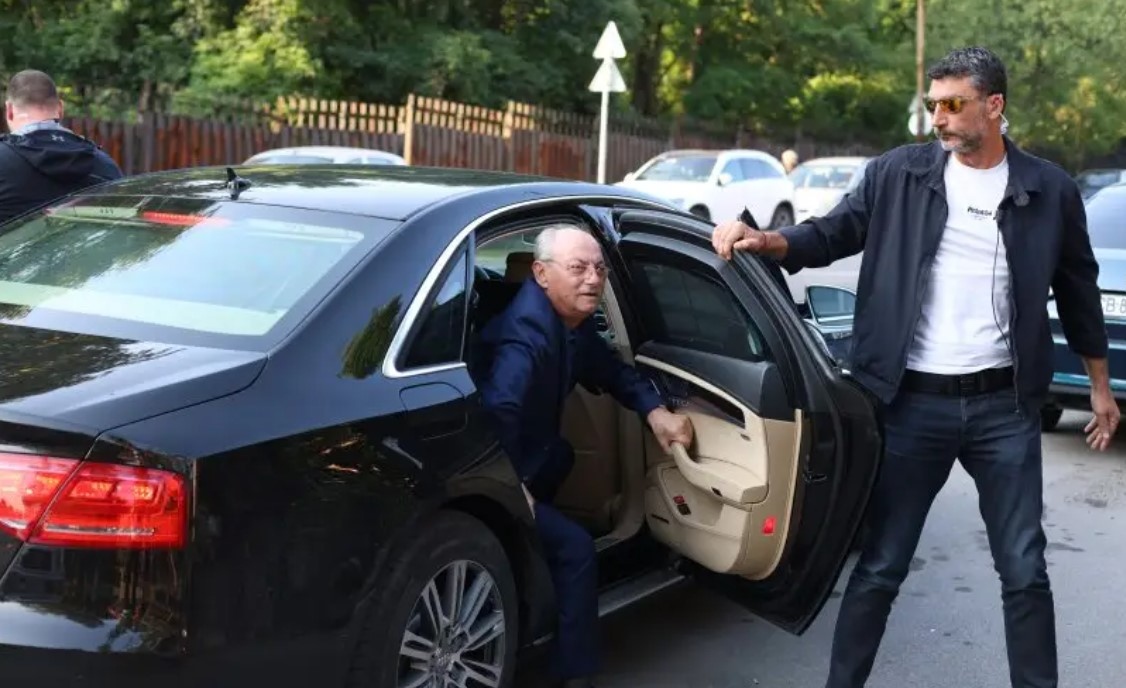 НСО и МВР вече охраняват почетния лидер на ДПС Ахмед