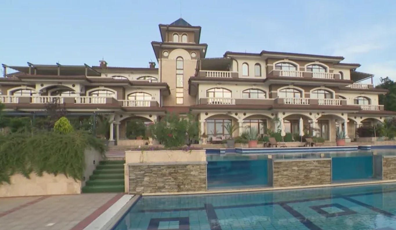 Почетният председател на ДПС Ахмед Доган е напуснал резиденцията в