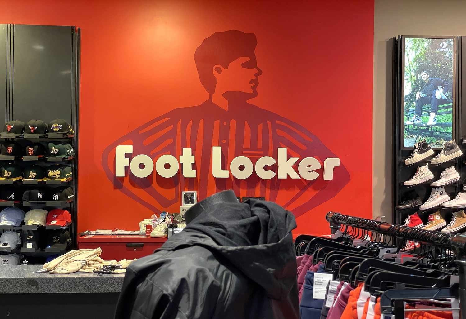 Американският производител на спортни стоки Foot Locker ще отвори магазин