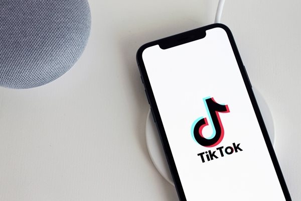 Байтденс ByteDance компанията собственик на ТикТок TikTok преговаря с няколко