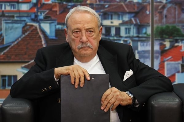 Легендата на българската национална телевизия Иван Гарелов е починал в