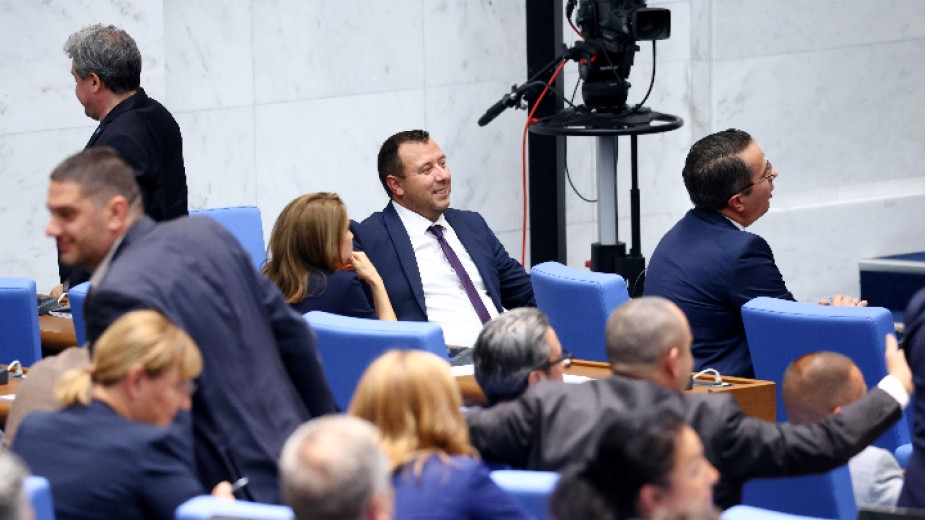 С гласовете на ГЕРБ СДС ПП ДБ и ДПС парламентът отново отхвърли