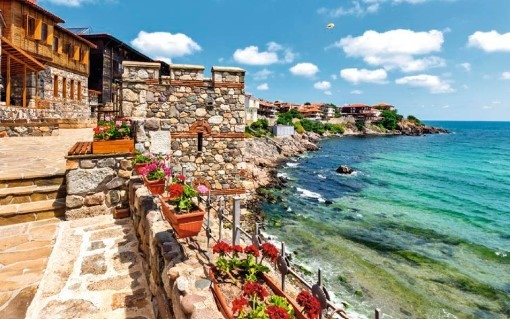 Би Би Си нарече българския град Созопол мини Гърция на