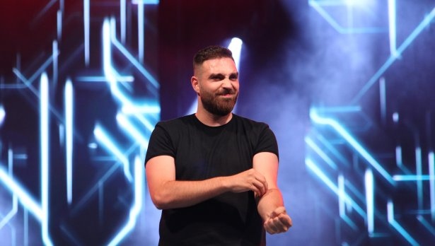 Йонислав Венциславов Йотов по известен с артистичния си псевдоним Тото от