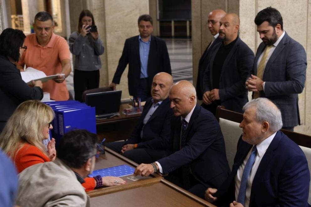 ГЕРБ СДС подаде документи за регистрация днес в ЦИК за предсрочните