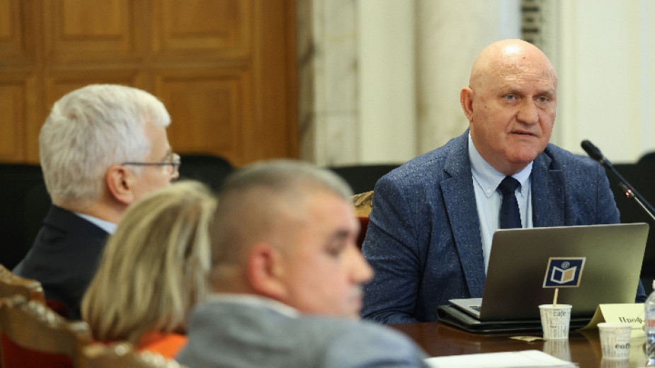 Трябва да продължи тенденцията за заплатите на учителите да са