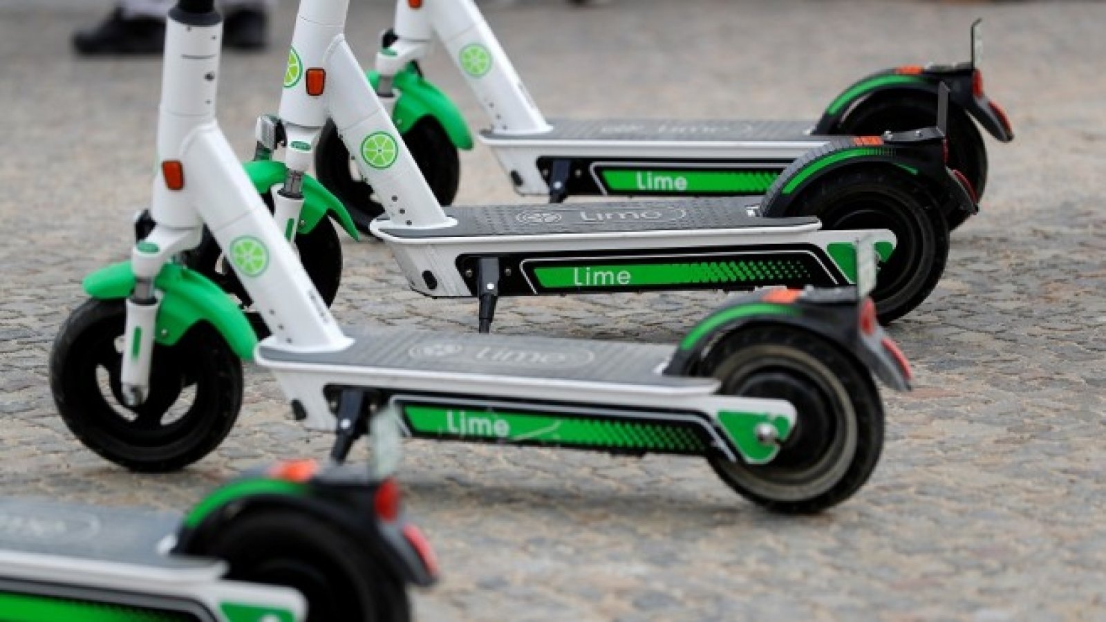 Електрическите тротинетки стават все по популярни защото са екологични и удобни