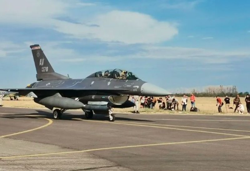 показват моментa в който става авиокатастрофата на авиобаза Граф Игнатиево Учебно боен