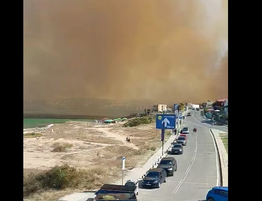 Огромен пожар избухна в гората над Созопол близо до Каваци