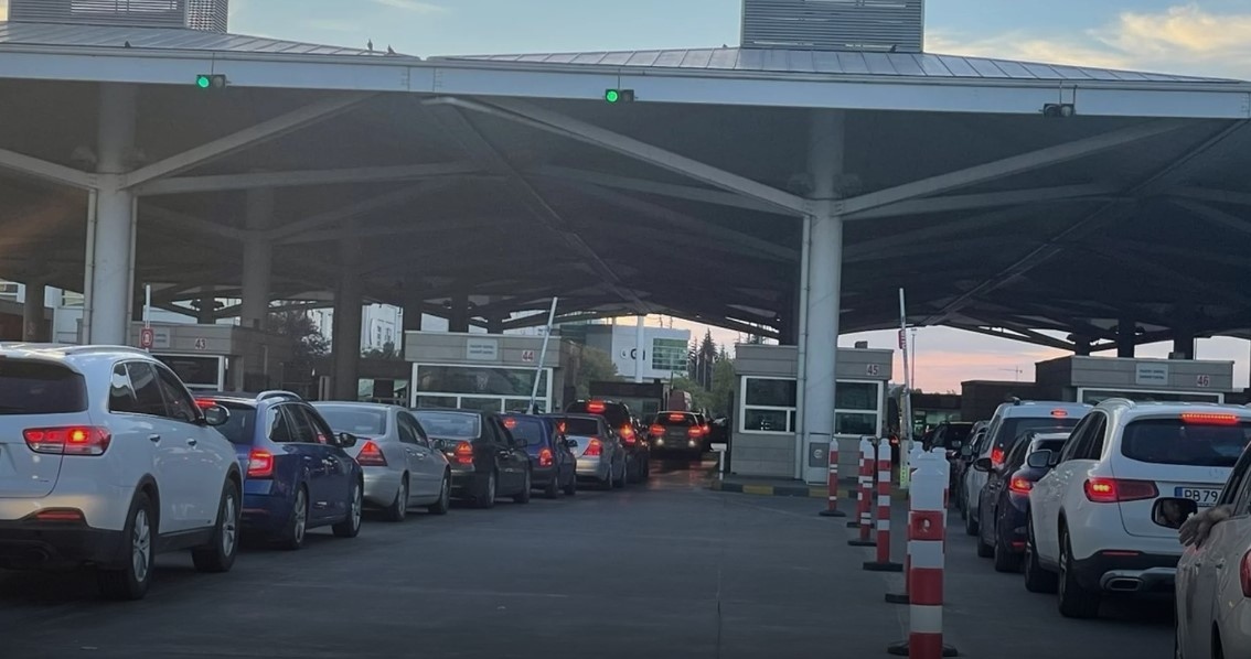 Интензивен е трафикът на някои от граничните пунктове с Румъния