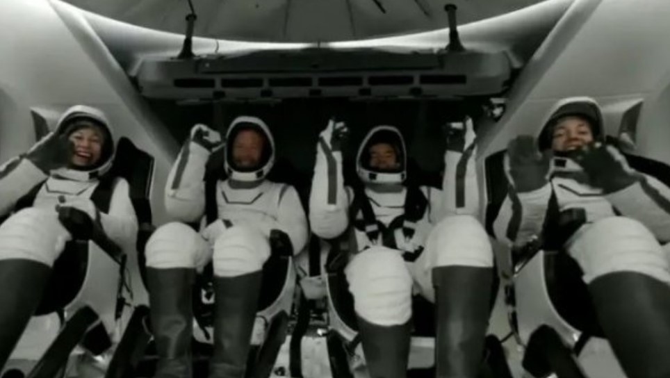  
Иторическа мисия за SpaceX – екипажът извършил първата в света