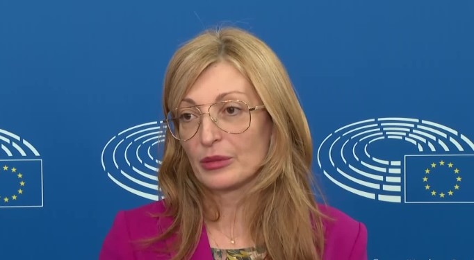 Парламентът прекрати пълномощията на Екатерина Захариева като народен представител За