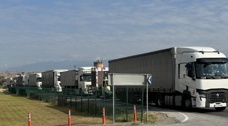Огромна опашка от камиони чака на границата на България с Гърция на