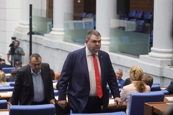 ДПС Ново начало регистрира листите си за депутати в