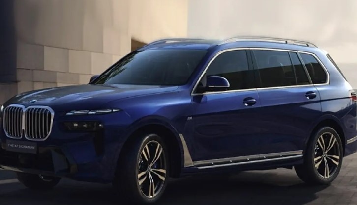 Този пълноразмерен SUV се предлага в два изключителни цвята Dravit