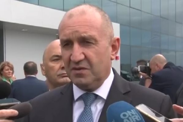 Искам да поздравя екипажа на правителствения самолет службите за сигурност