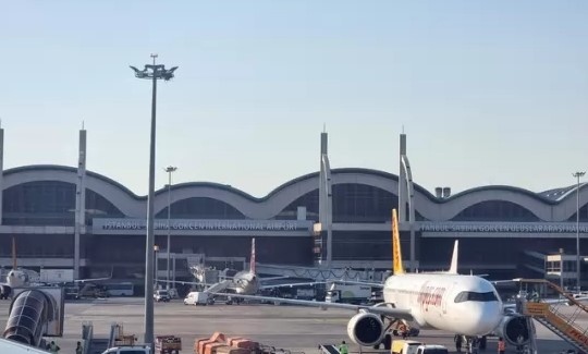 Близо 20 самолета на чуждестранни авиокомпании са били принудени да