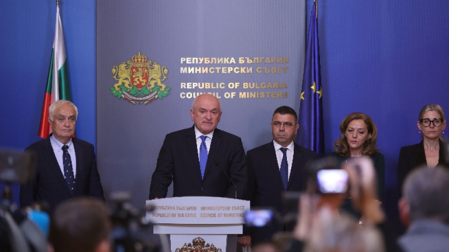 Няма актуална заплаха за сигурността на страната Това каза служебният