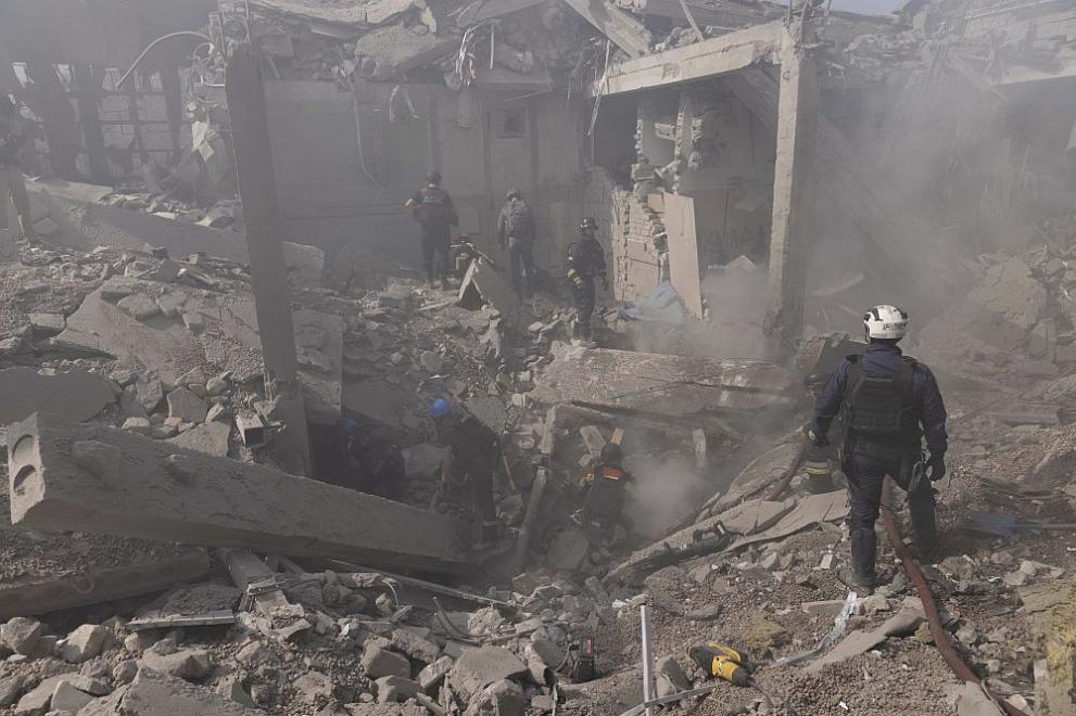 Отломки от ракети паднаха в три района на украинската столица