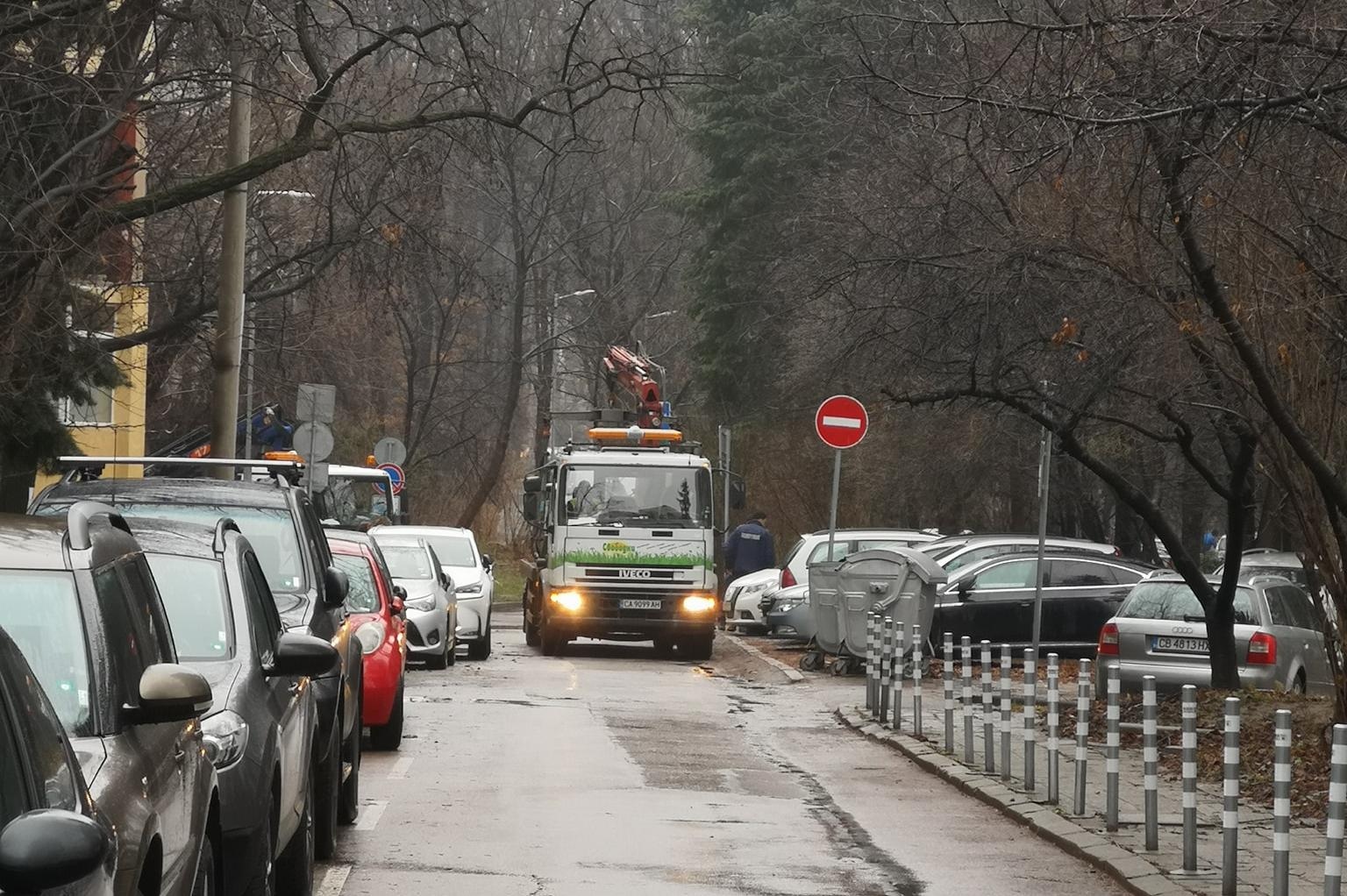 Пространството пред 4 то районно управление в Лозенец в което стояха