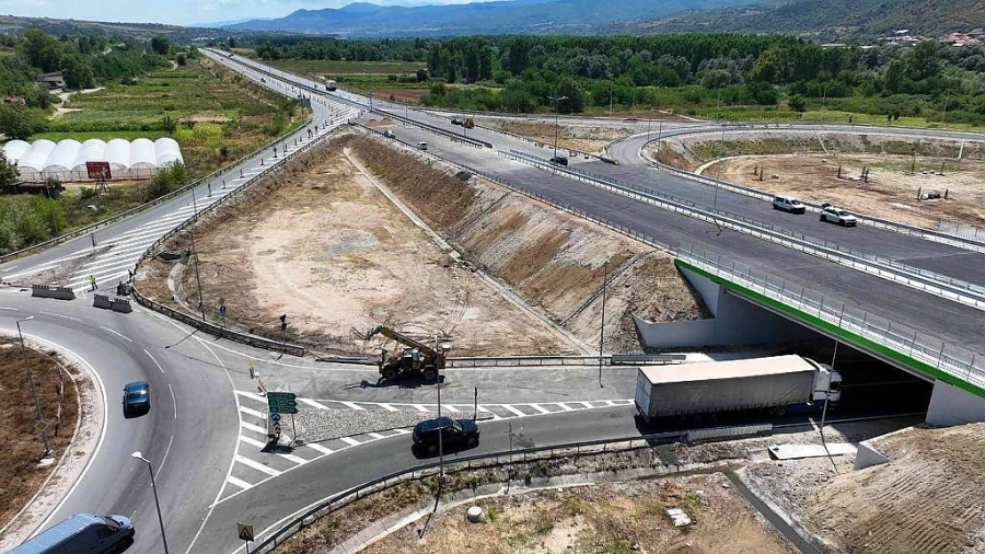 В момента се изготвя техническият проект и се извършват сондажните