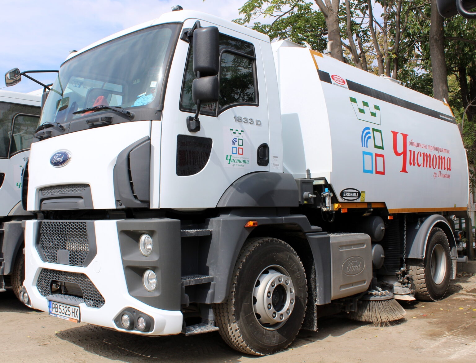 Голям пожар до складова база на общинска фирма Чистота рано