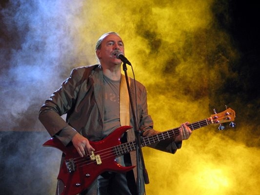 Новината за внезапната смърт на легендарния музикант и фронтмен на