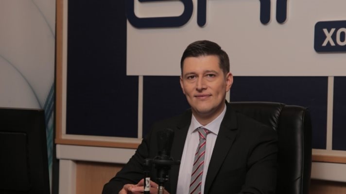 След преизбирането си за още три години на поста генерален