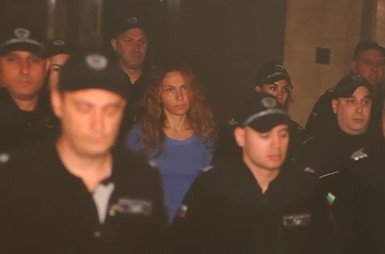 Бившата шефка на Агенция Митници Петя Банкова напусна следствения арест Тя