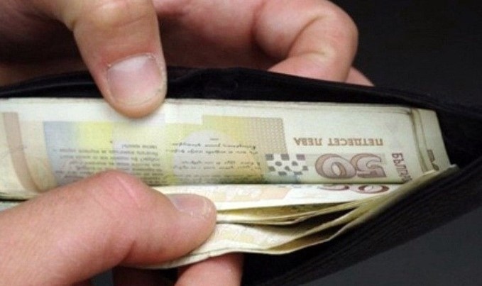 Минималната работна заплата се увеличава от 933 лв на 1077