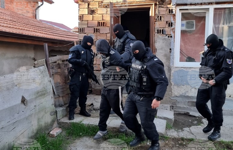 Столичната полиция влезе в квартал  Факултета Органите на реда провеждат акция купен