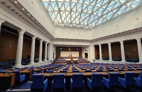 Очертава се 7 партиен парламент като има вероятност и 8 ма партия