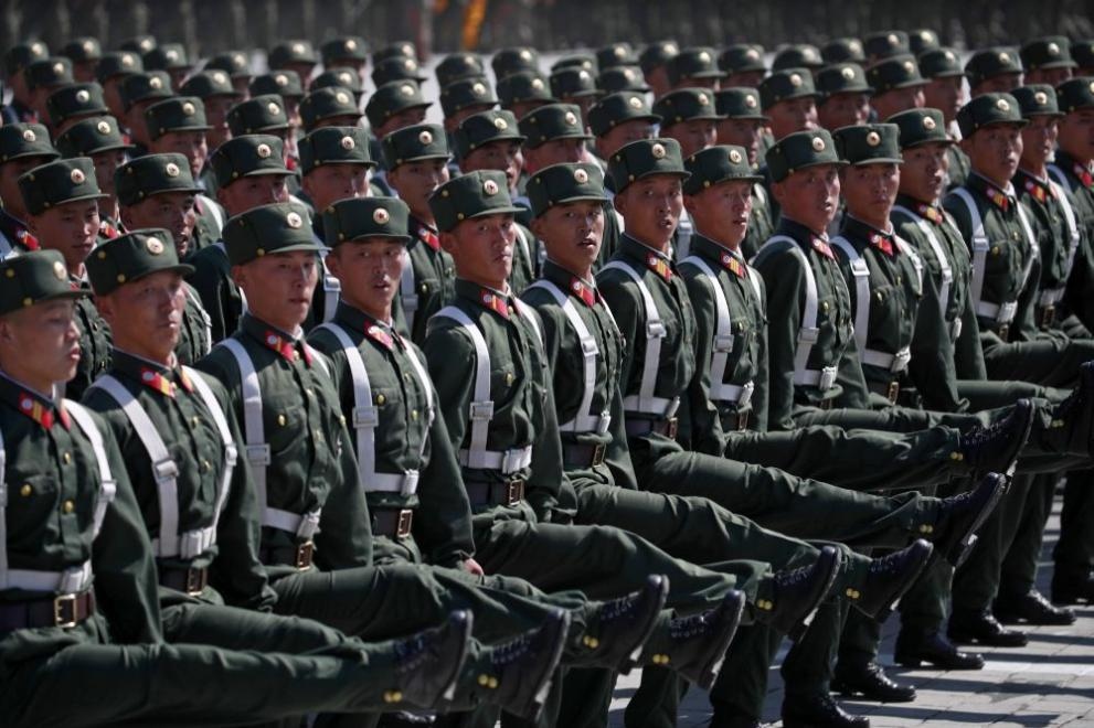 Севернокорейската армия попадна в светлината на прожекторите след като тези