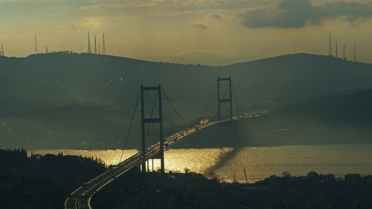 Днес Босфорът в Истанбул ключов воден път свързващ Мраморно и
