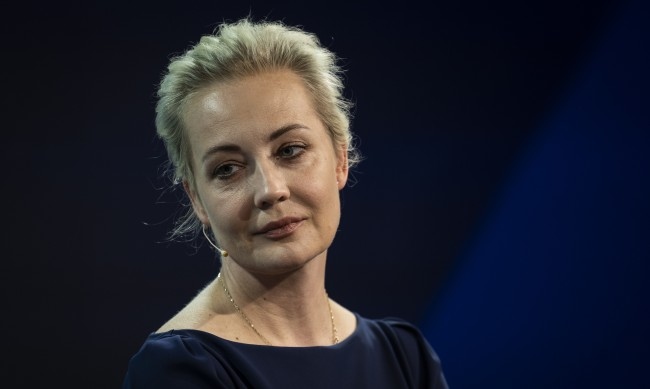 Тя е против Путин но дали е и за Украйна