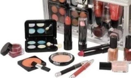 Европейската агенция по химикалите съобщи че е идентифицирала 285 козметични