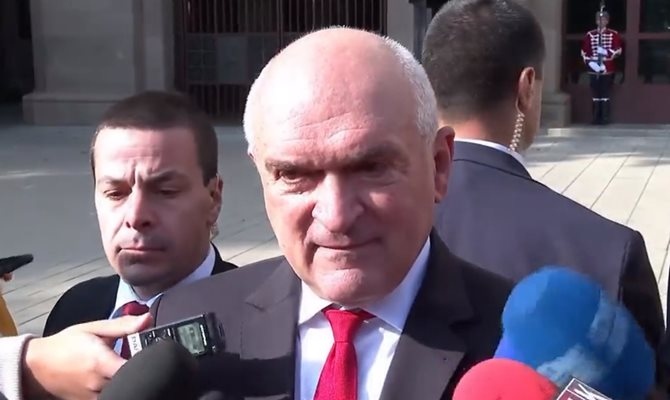 Ако вижда нередност президентът може да сезира Конституционния съд Това