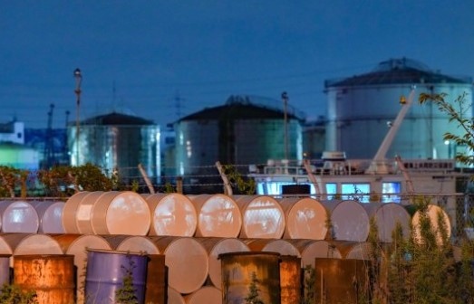 Цените на петрола се повишават с повече от 1 долар