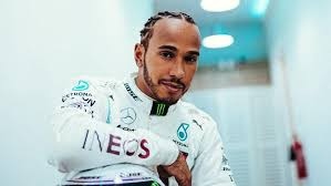 Люис Хамилтън ще кара за Мерцедес до края на сезон