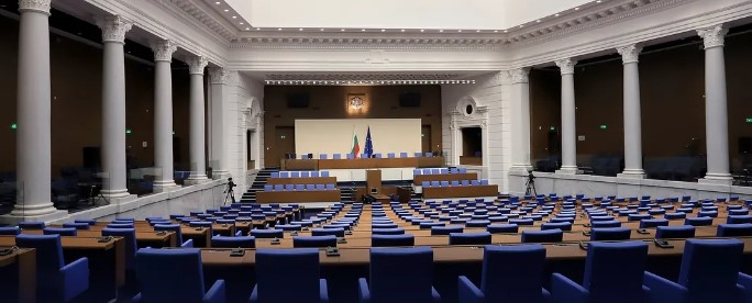 Депутатите от 51 парламент полагат клетва Основният въпрос е ще