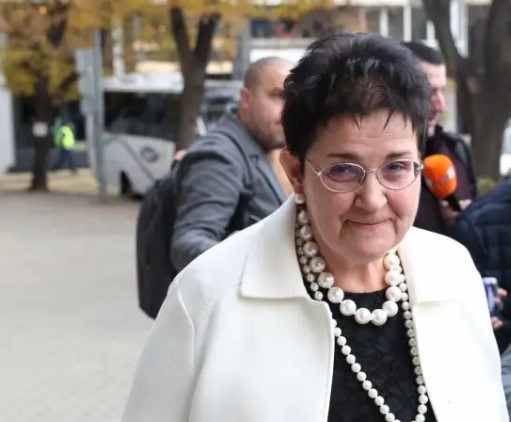 Бюджет с 3 дефицит и с пакет от мерки които