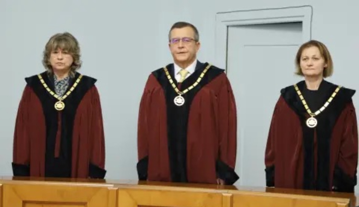 Трима нови конституционни съдии положиха клетва на официална церемония днес