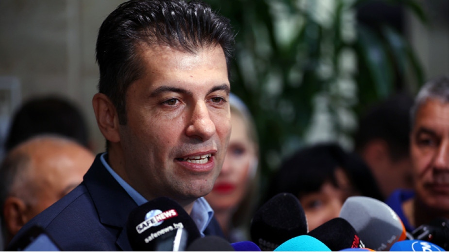 В публикация във Facebook съпредседателят на ПП ДБ Кирил Петков обвинява