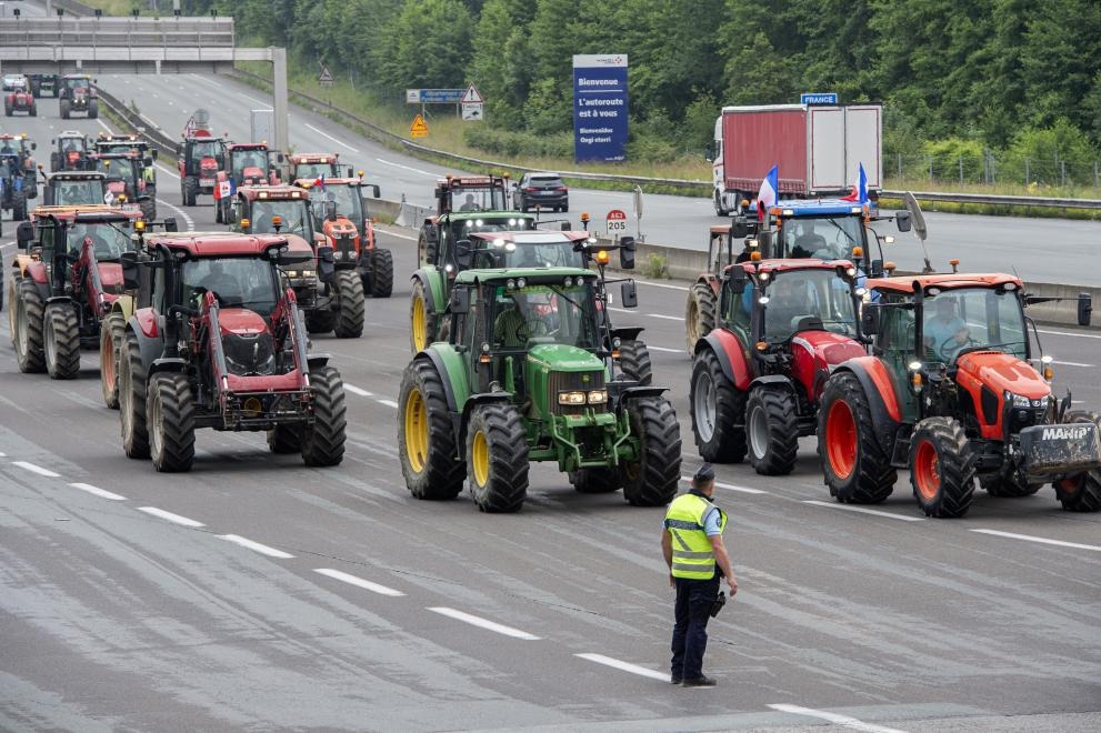 Недоволни фермери ще протестират днес по цяла Франция срещу предложеното